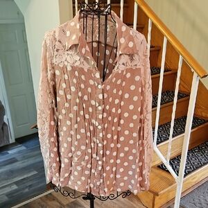 👚HOPE Pink Button Down Shirt with Notched Collar and Relaxed Fit